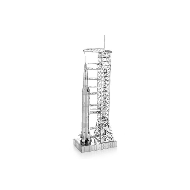 FASCINATIONS-Apollo-saturn-V-with-Gantry-600-10509