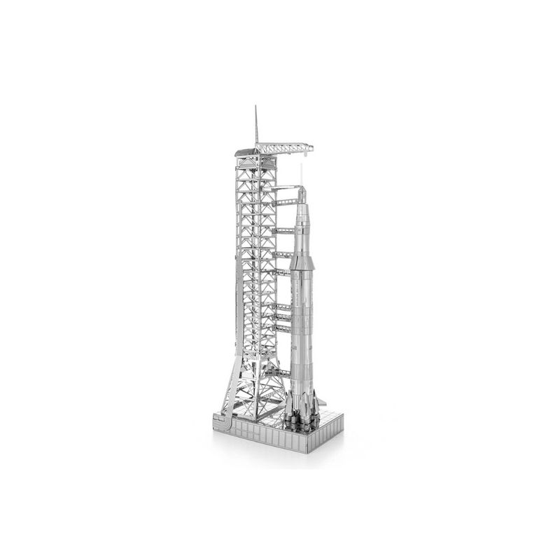 FASCINATIONS-Apollo-saturn-V-with-Gantry-600-10509
