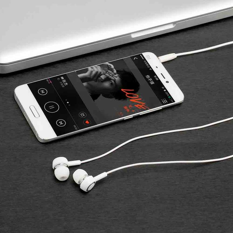 USAMS-Audifonos-alambricos-con-microfono-330-4538