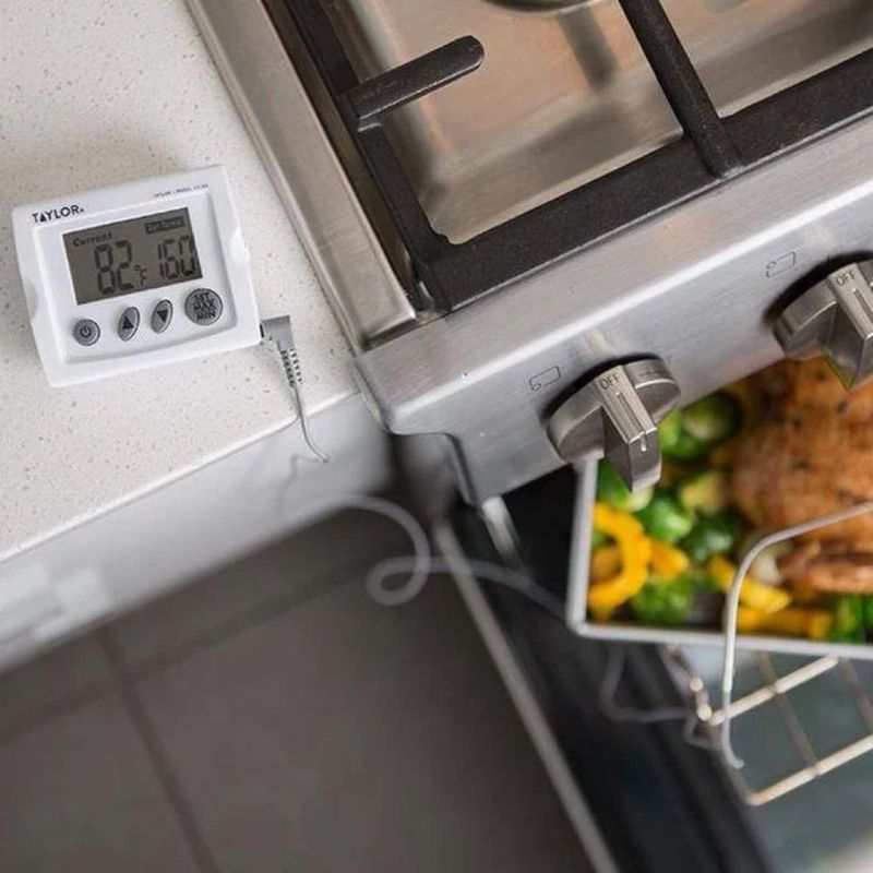 TAYLOR-Termometro-de-cocina-con-sonda-digital-630-1105