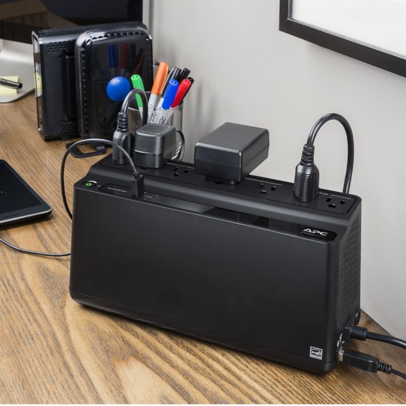 APC Unidad Back-UPS BE850M2 de APC 850 VA 120 V con 2 Puertos USB para Carga 610-6170