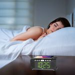 NAXA Radio Reloj Despertador Dual Naxa con Carga Inalámbrica Qi y Puerto USB 120-3014