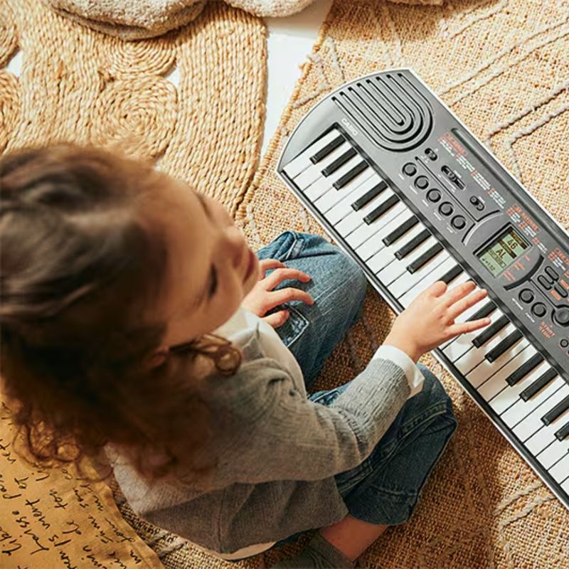 CASIO Teclado Casio SA-81 de 44 Teclas con 100 Tonos, 50 Ritmos y Canciones Integradas 420-8191