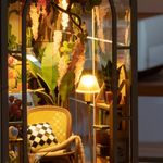 ROKR Holiday Garden House Casa Miniatura 3D de Madera con Jardín y Luz LED 600-1540